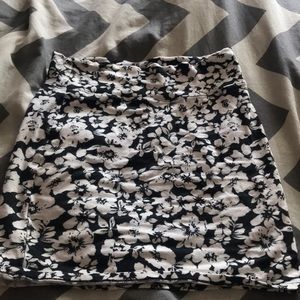 Black white flower mini skirt